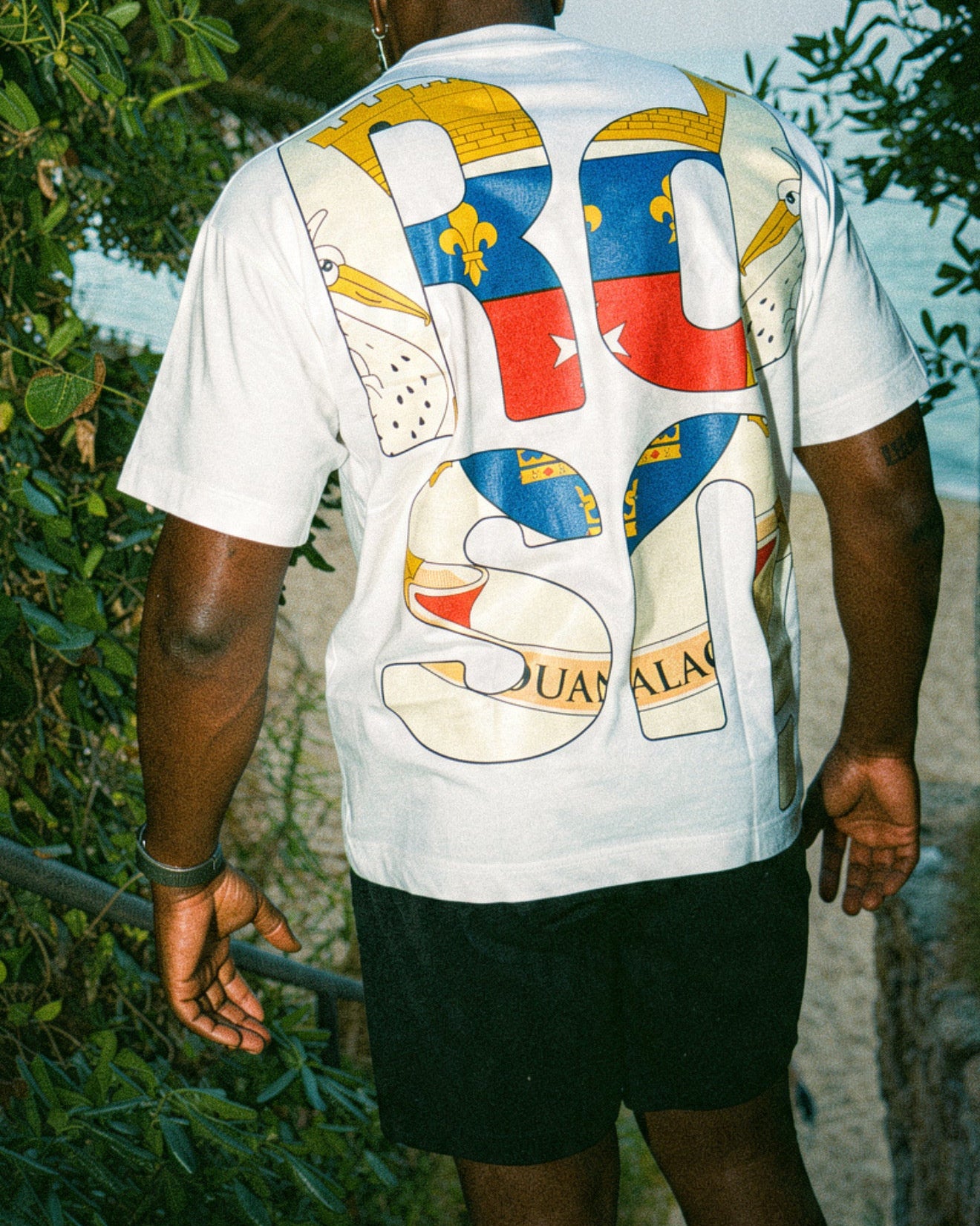 T-shirt Saint-Barthélemy RDSN – photo lifestyle de la collection Héritage